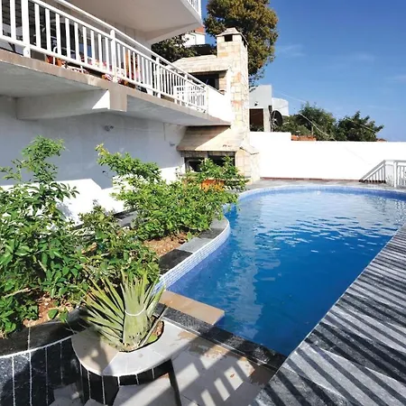 Gorgeous In With Jacuzzi *