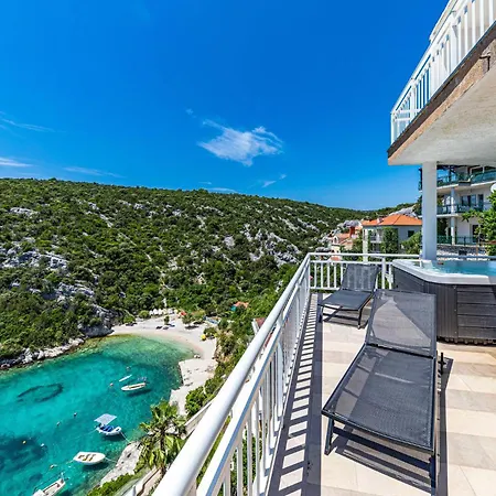 Lovely In Vinišće
