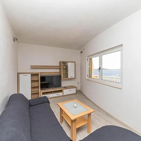 Gorgeous In With Jacuzzi Holiday home *