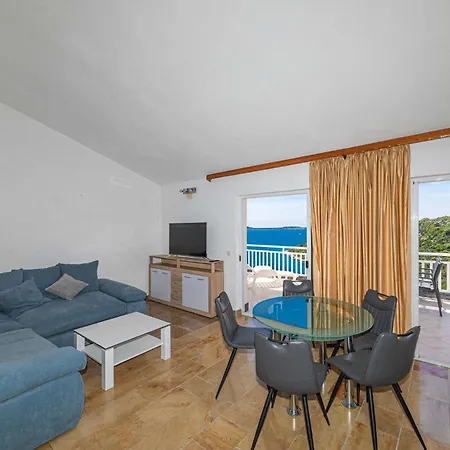 Gorgeous In With Jacuzzi Holiday home *